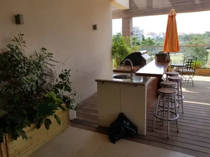 צמחיה שופעת לתנאי צל